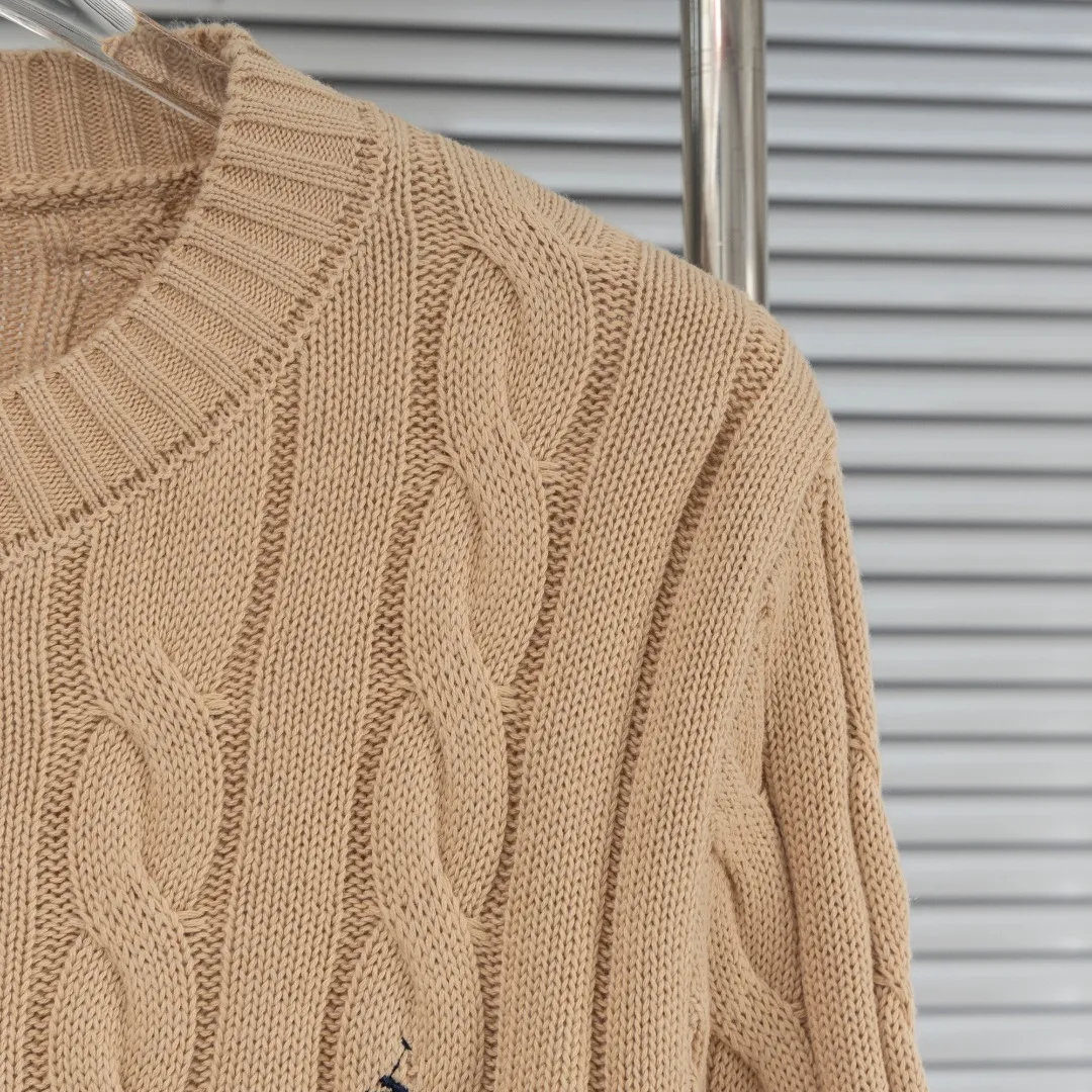P280 top version (different currencies). You can scan the code to enter the official website. Style: Ralph Lauren POLO Ralph Lauren small label embroidered knitted old money style long-sleeved sweater. Color: Picture color. Size: S-XL. Fabric: pure cotton. Accessories: full set of customized accessories. No gender distinction. Same style for men and women.